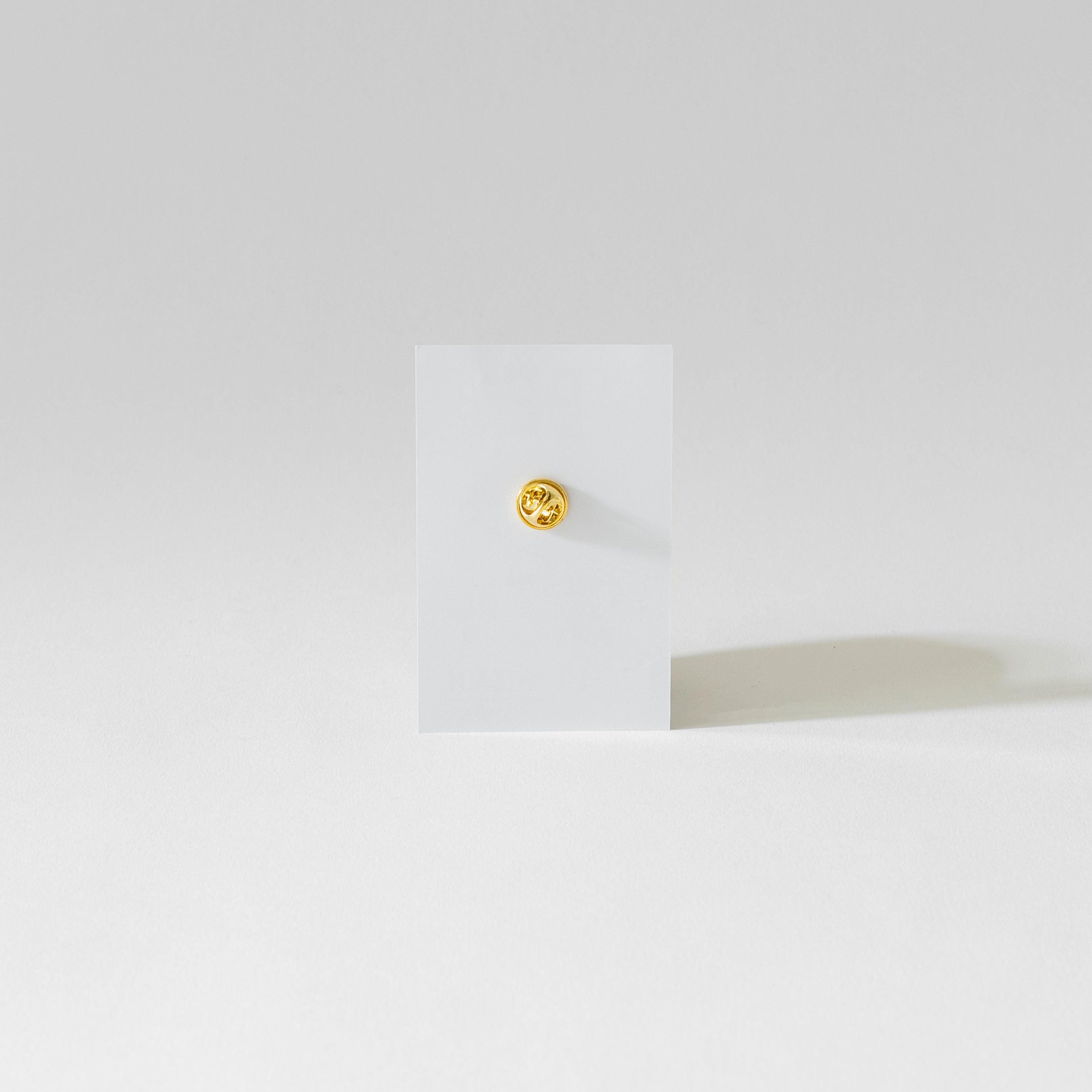 Queer Britain Be Seen Badge